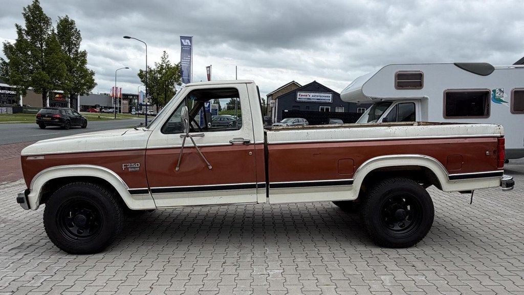 Ford F-250 Diesel 1984 Wegenbelastingvrij Nederlands kenteke, Auto's, Ford, Automaat, 3223 kg, Gebruikt, Bedrijf