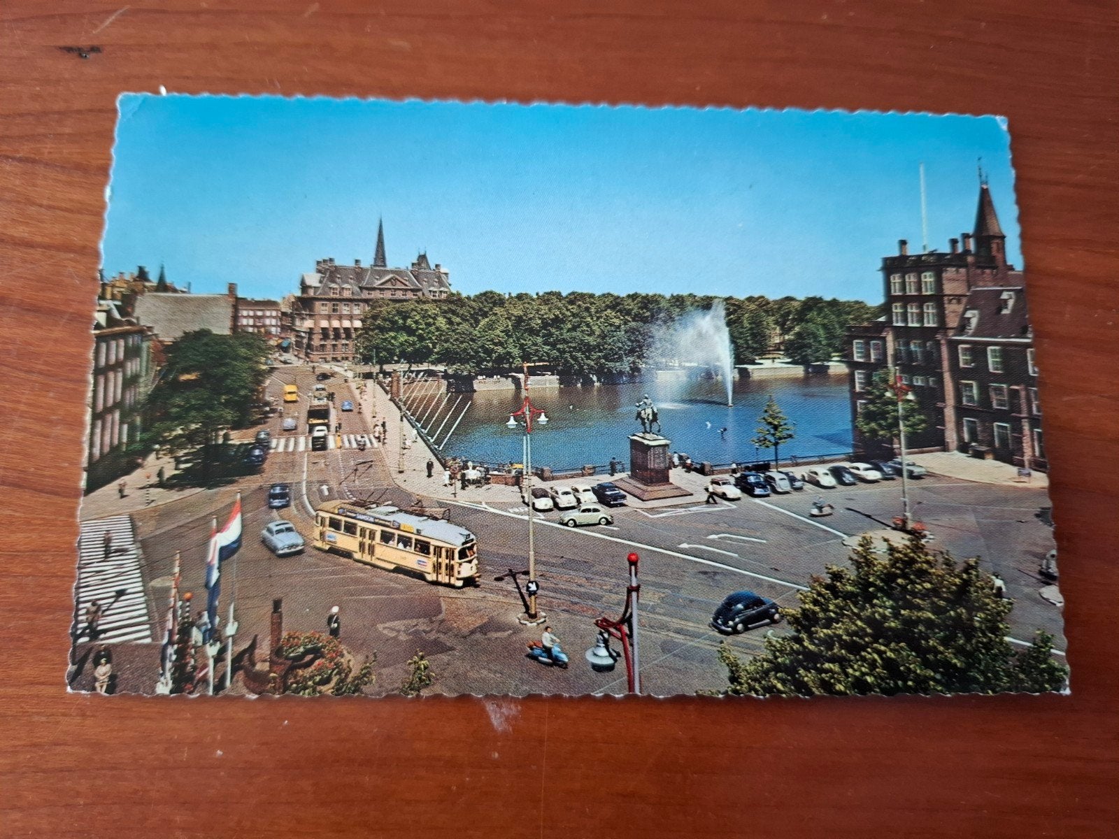 Ansichtkaart Den Haag Buitenhof met Hofvijver en tram 1964, Ophalen of Verzenden, 1960 tot 1980, Gelopen, Zuid-Holland