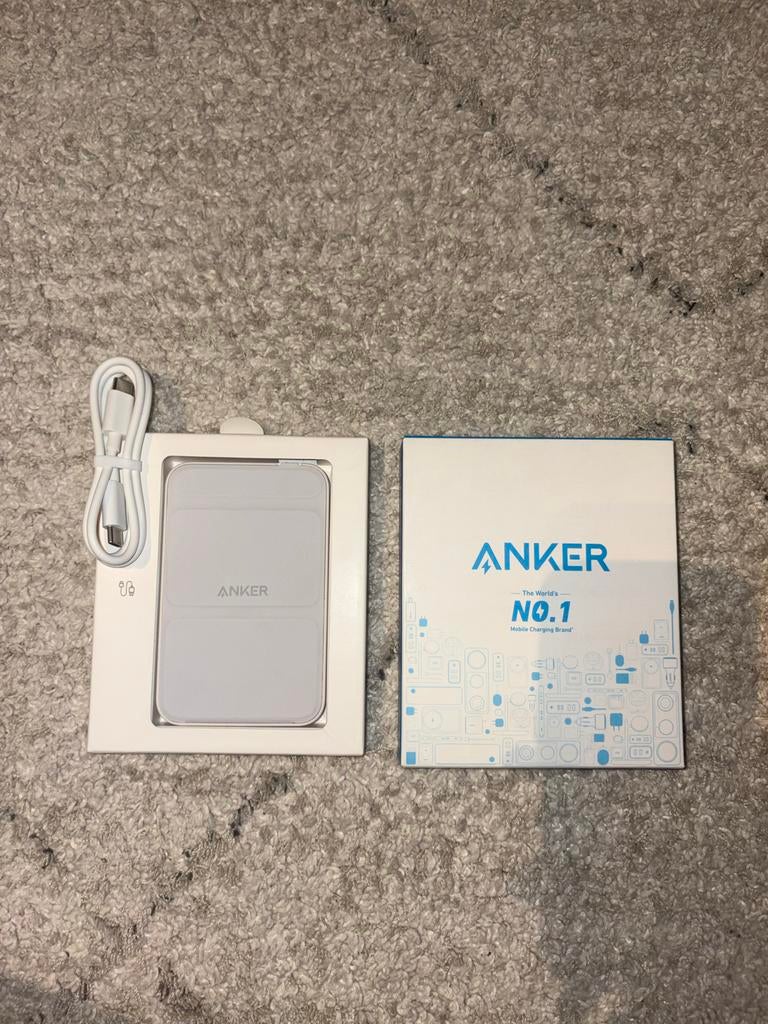 Anker MagSafe Power Bank met Stand - Gloednieuw, Telecommunicatie, Powerbanks, Ophalen of Verzenden, Nieuw