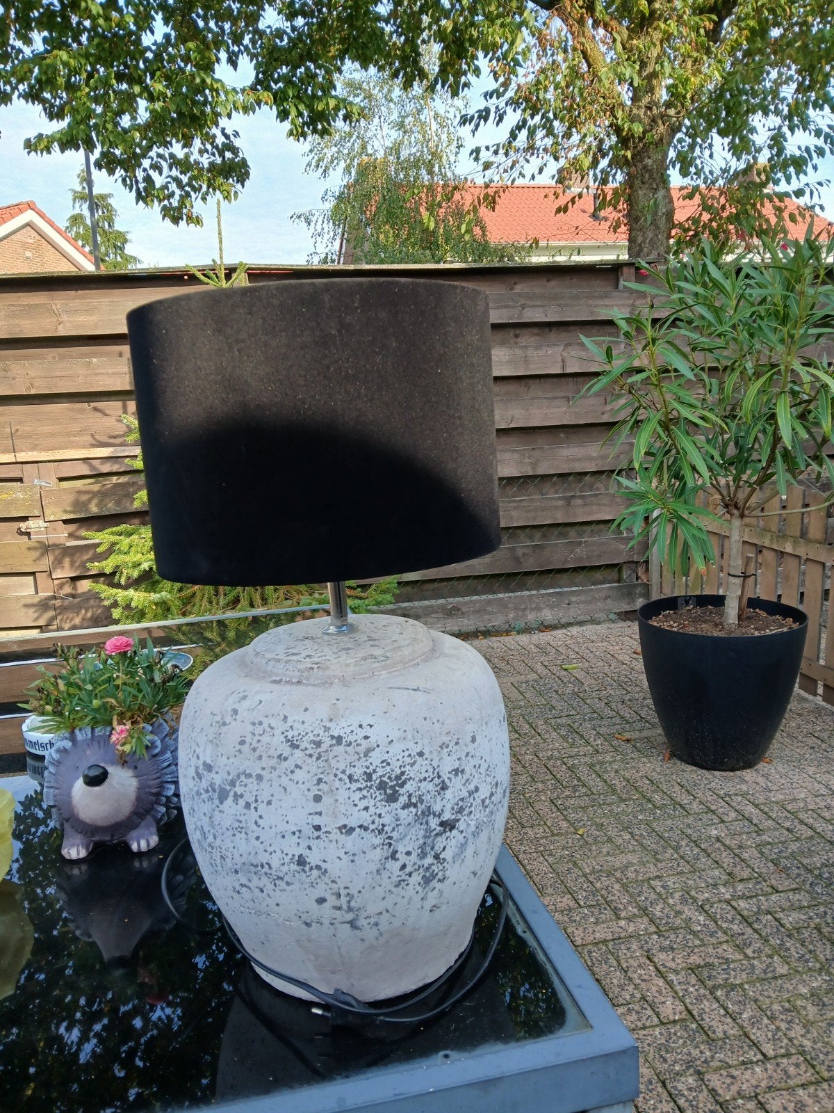 Leuke tafellamp met pot en zwarte kap, Gebruikt, Textiel, Ophalen of Verzenden, Zwart
