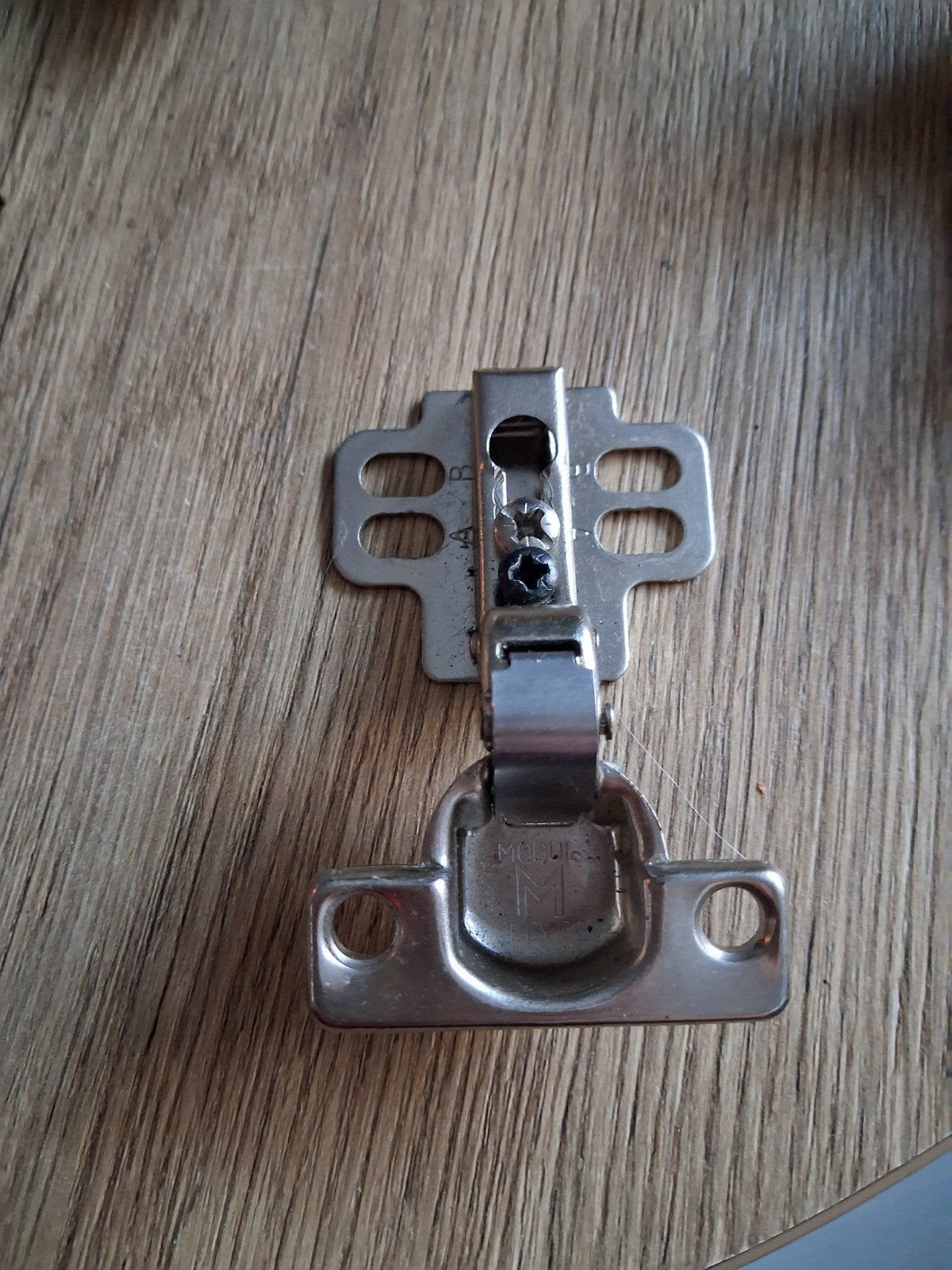 2 Scharnieren voor Kastdeuren - €1,-, Doe-het-zelf en Verbouw, Ophalen of Verzenden, Gebruikt, IJzer, Scharnier
