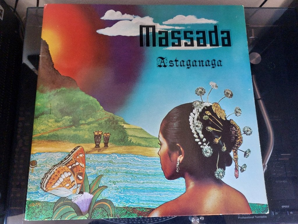 MASSADA - ASTAGANAGA (LP), Inclusief binnenhoes, Ophalen of Verzenden, Zo goed als nieuw, 12 inch