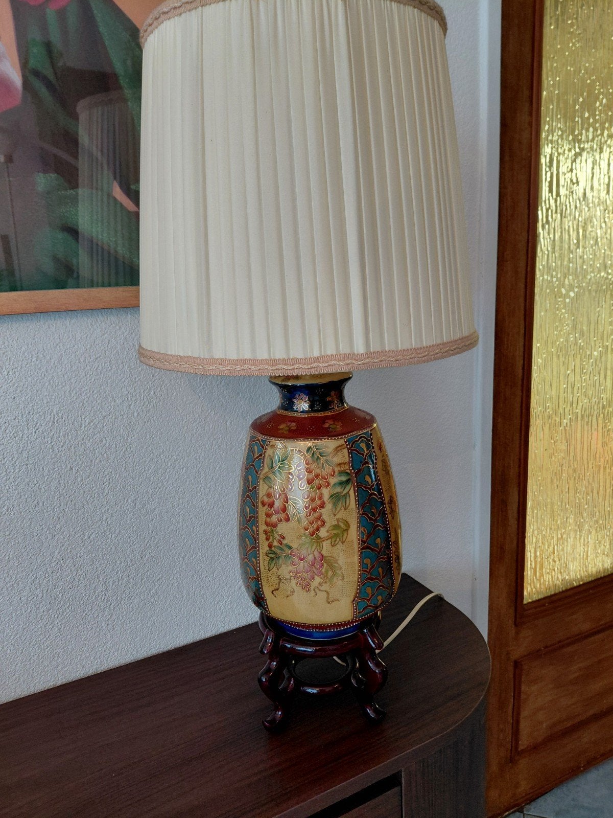 Porseleinen Chinese  tafellamp op houten console, Ophalen