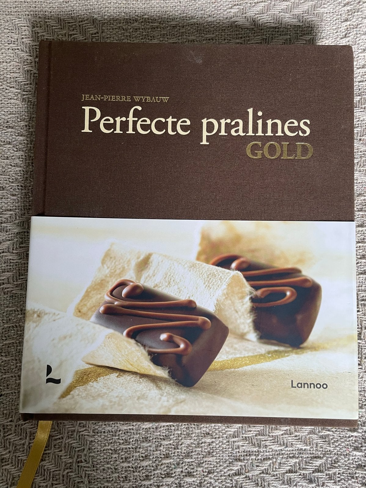 Perfecte Pralines Gold - Chocolade Receptenboek, Ophalen of Verzenden, Zo goed als nieuw, Nederland en België, Taart, Gebak en Desserts
