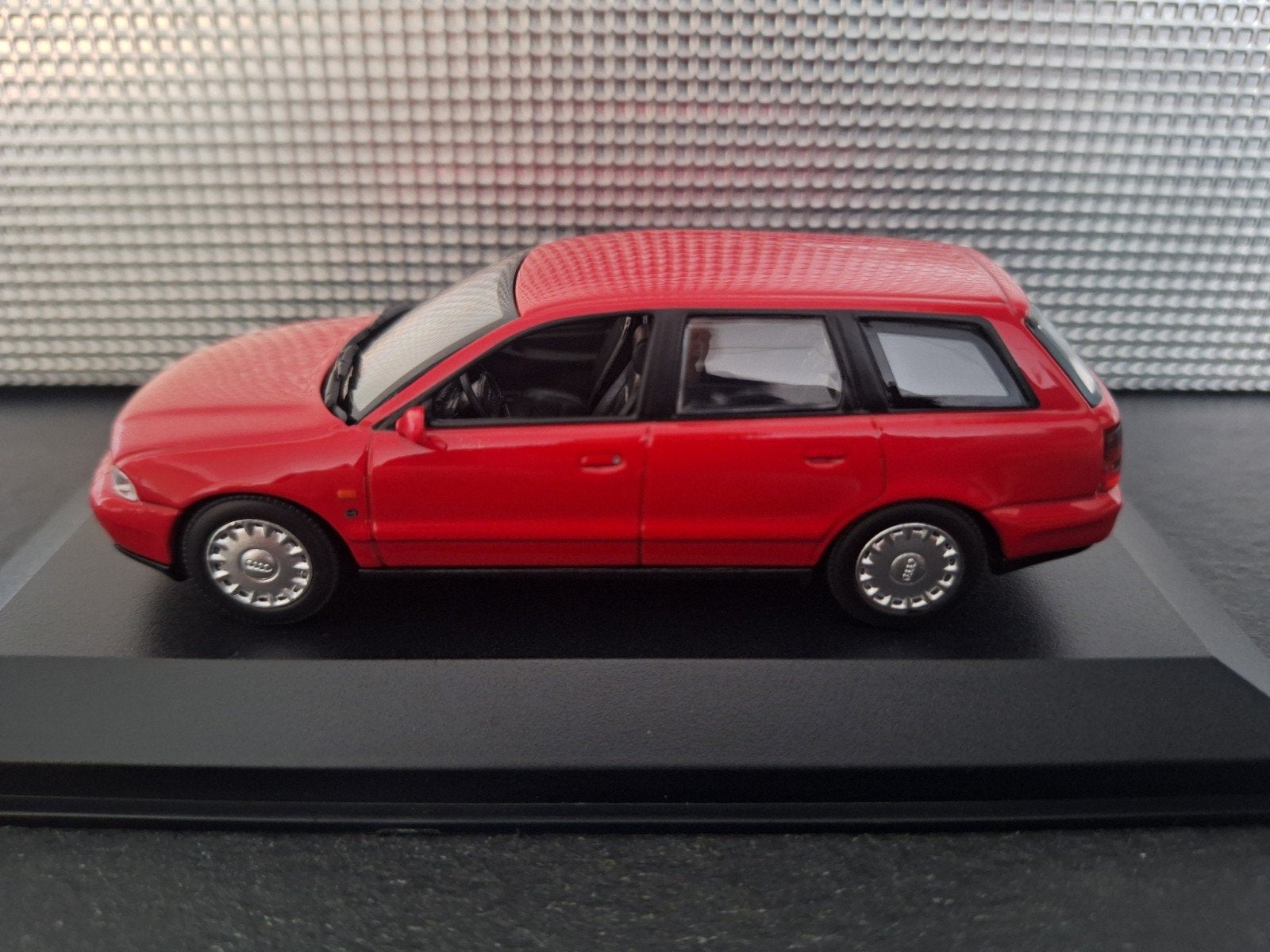 Audi A4 Avant 1995 Schaal 1:43, Overige merken, Nieuw, Ophalen of Verzenden, Maxichamps