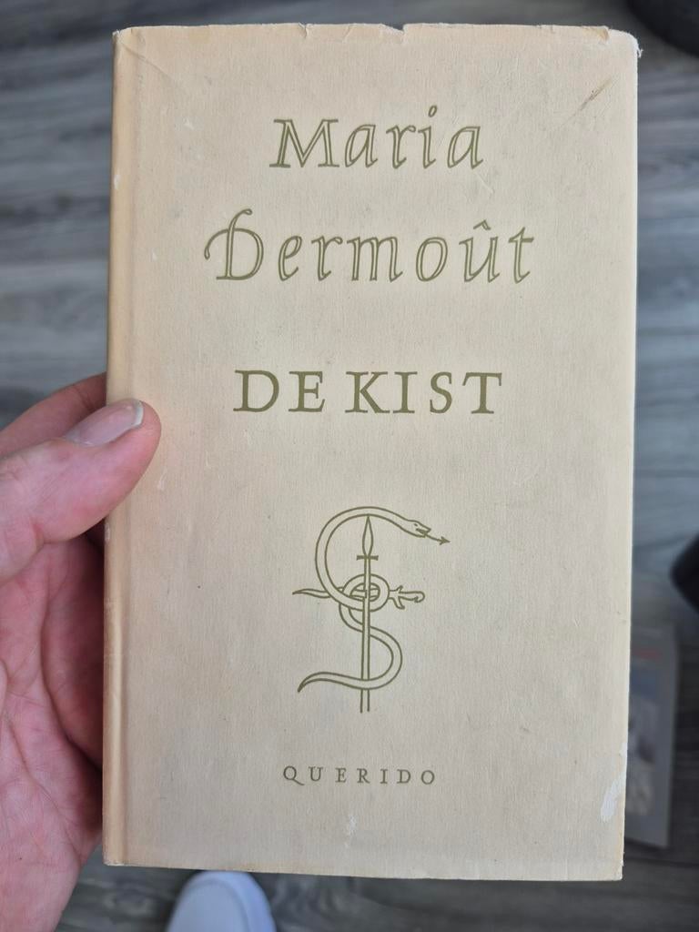 Maria Dermoût - De Kist (Querido), Boeken, Romans, Gelezen, Nederland, Ophalen of Verzenden