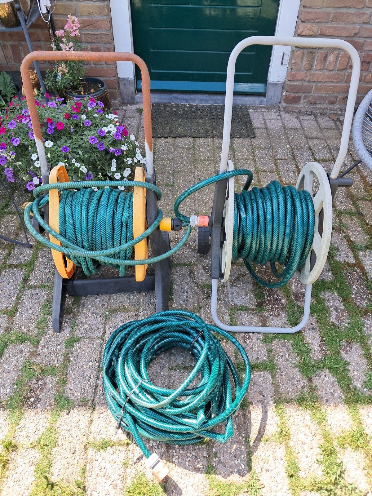2 waterslangenhouders met slang en een losse  slang, Ophalen of Verzenden, Tuinslang