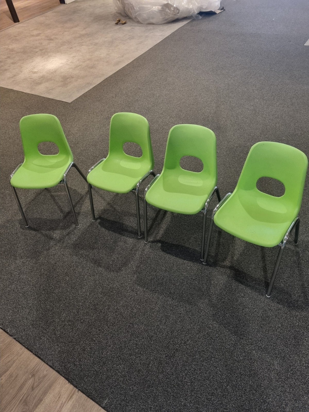 Kinder stapelstoelen 4 voor €10, Ophalen, Twee