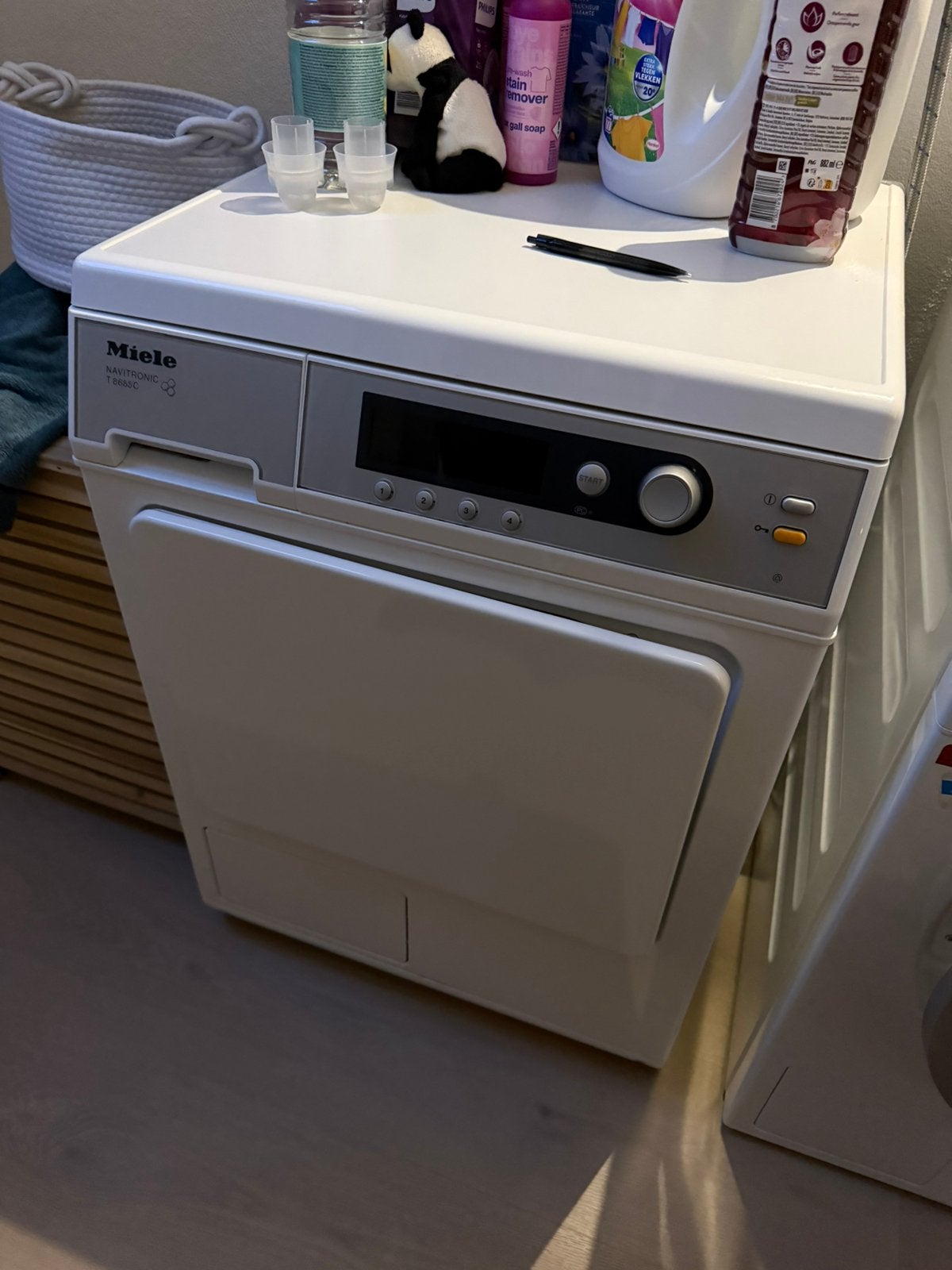 Droger Miele navitronic T 8685C, Ophalen, Zo goed als nieuw, Luchtafvoer, 85 tot 90 cm