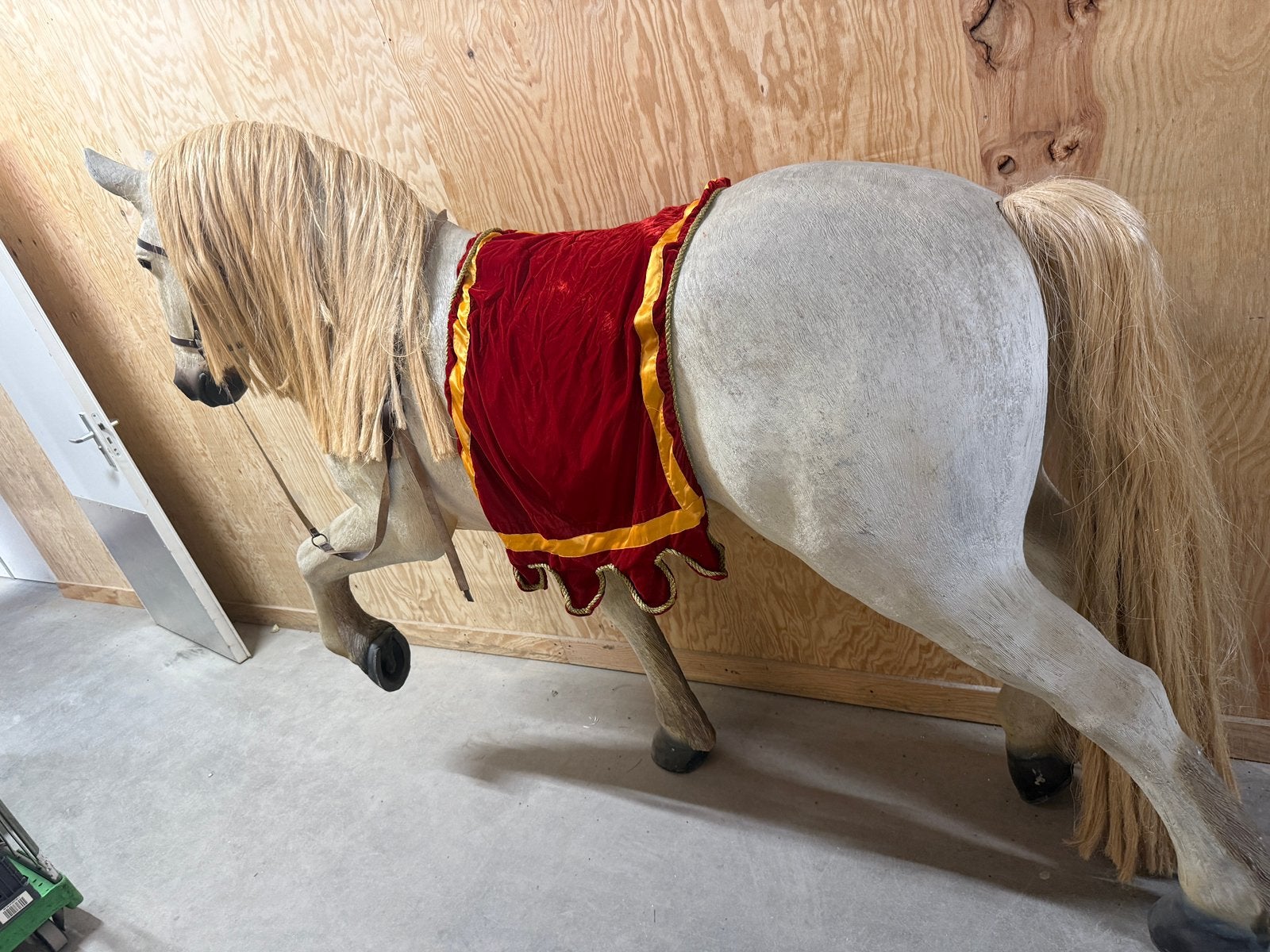 Groot Poleyster paard, Ophalen, Zo goed als nieuw