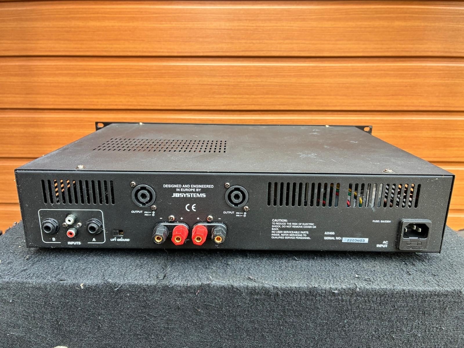 Foto 2 van JB Systems AX400 Eindversterker versterker - 2x 200W