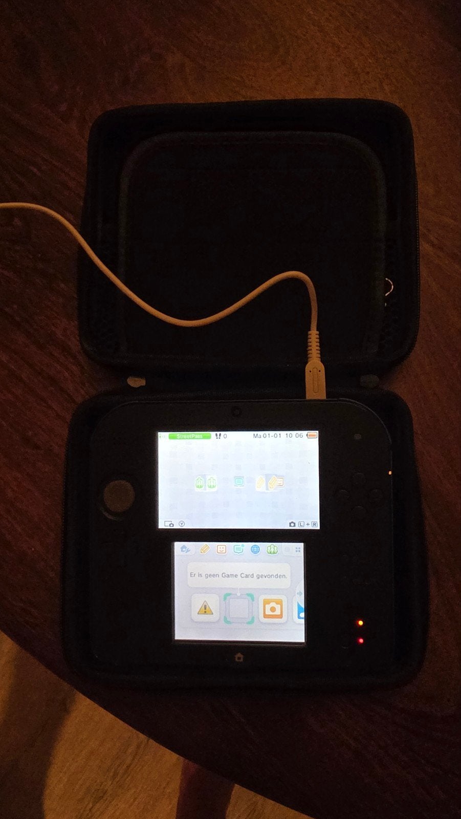Nintendo 2DS Blauw/Zwart met oplader, case en stylus, Gebruikt, Blauw, 2DS, Ophalen of Verzenden