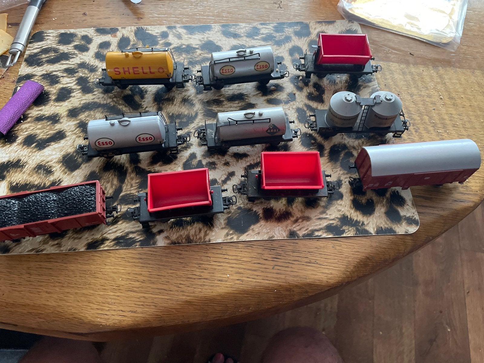 Diverse modelspoorwagons (Shell, Esso, kolen, gesloten), Gebruikt, Gelijkstroom of Wisselstroom, Wagon, Analoog