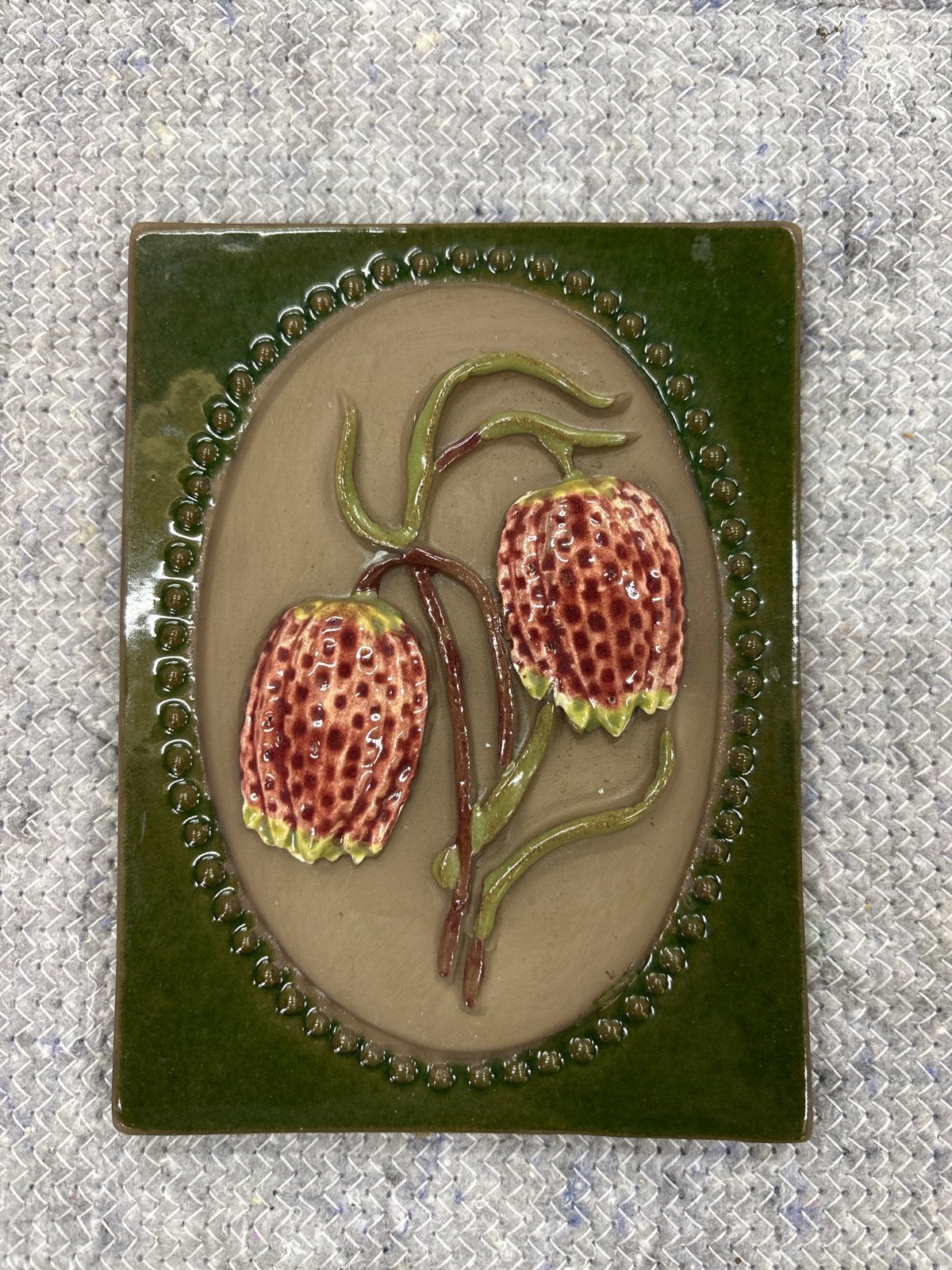 Antieke Art Nouveau tegel met bloemmotief, Antiek en Kunst, Ophalen of Verzenden