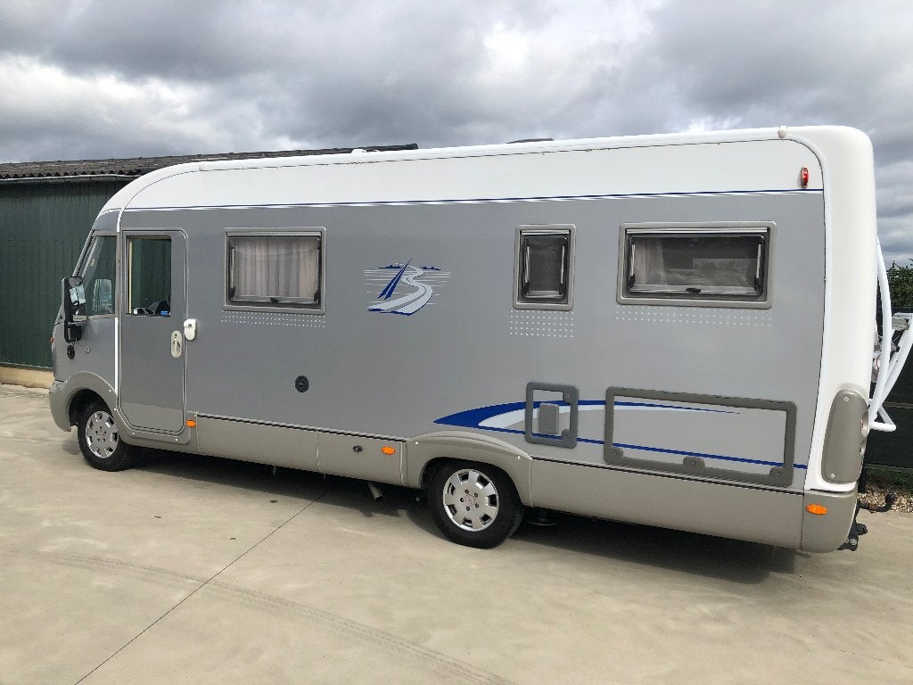 Foto 6 van AUTOMAAT Burstner i690 Elegance LAAG VASTBED 84.000km MOOI!!