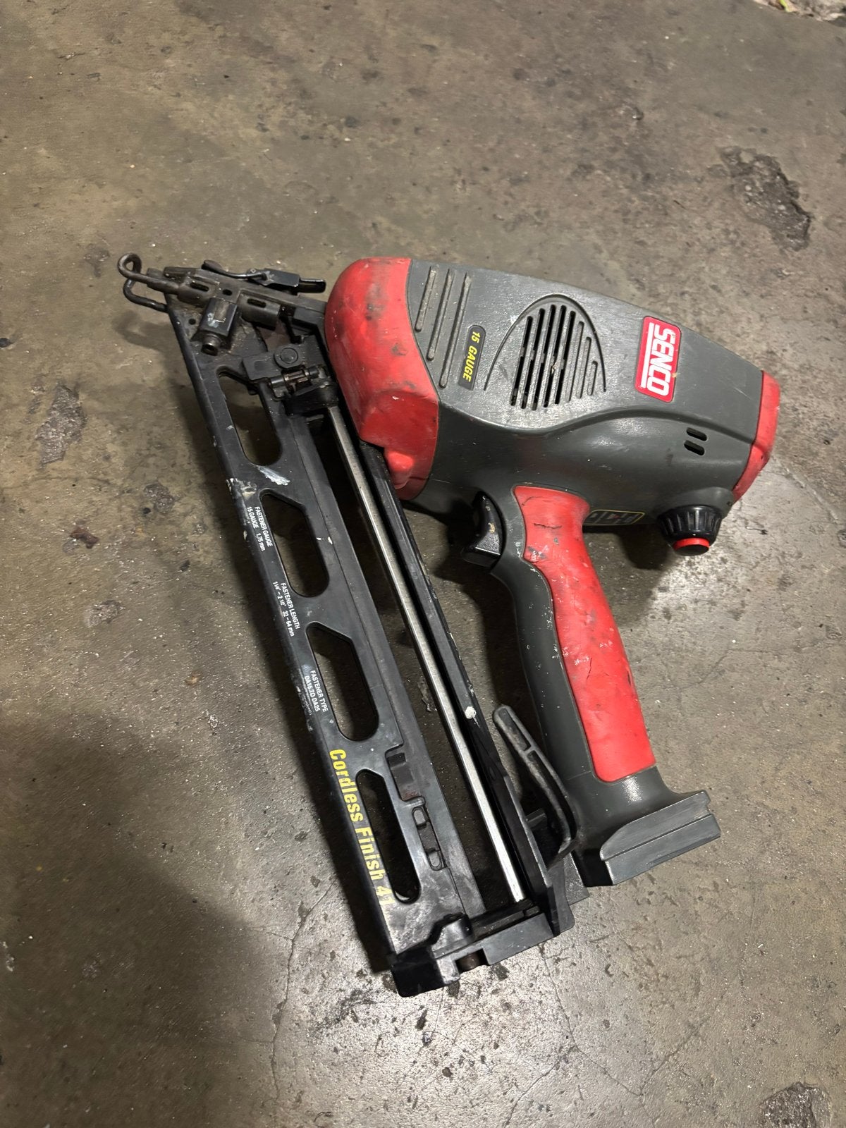 SENCO Cordless Finish 41 Tacker - 15 Gauge, Doe-het-zelf en Verbouw, Gereedschap | Handgereedschap, Ophalen of Verzenden, Gebruikt