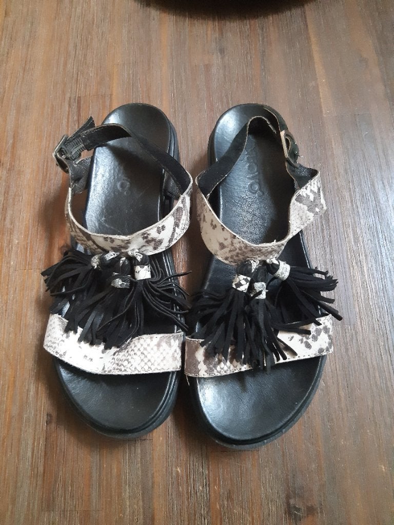 INUOVO LEREN SANDALEN. MAAT 37, Kleding | Dames, Schoenen, Zwart, Zo goed als nieuw, INUOVO, Sandalen of Muiltjes