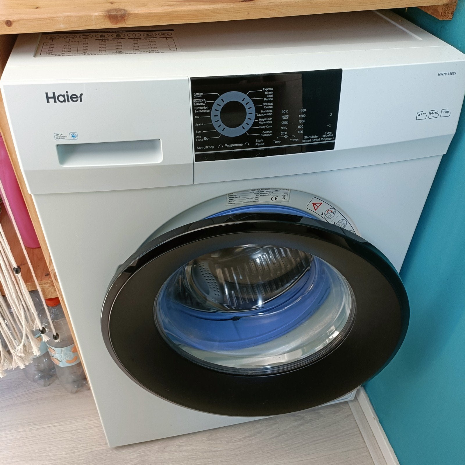 Haier wasmachine, Ophalen, 1200 tot 1600 toeren, 85 tot 90 cm