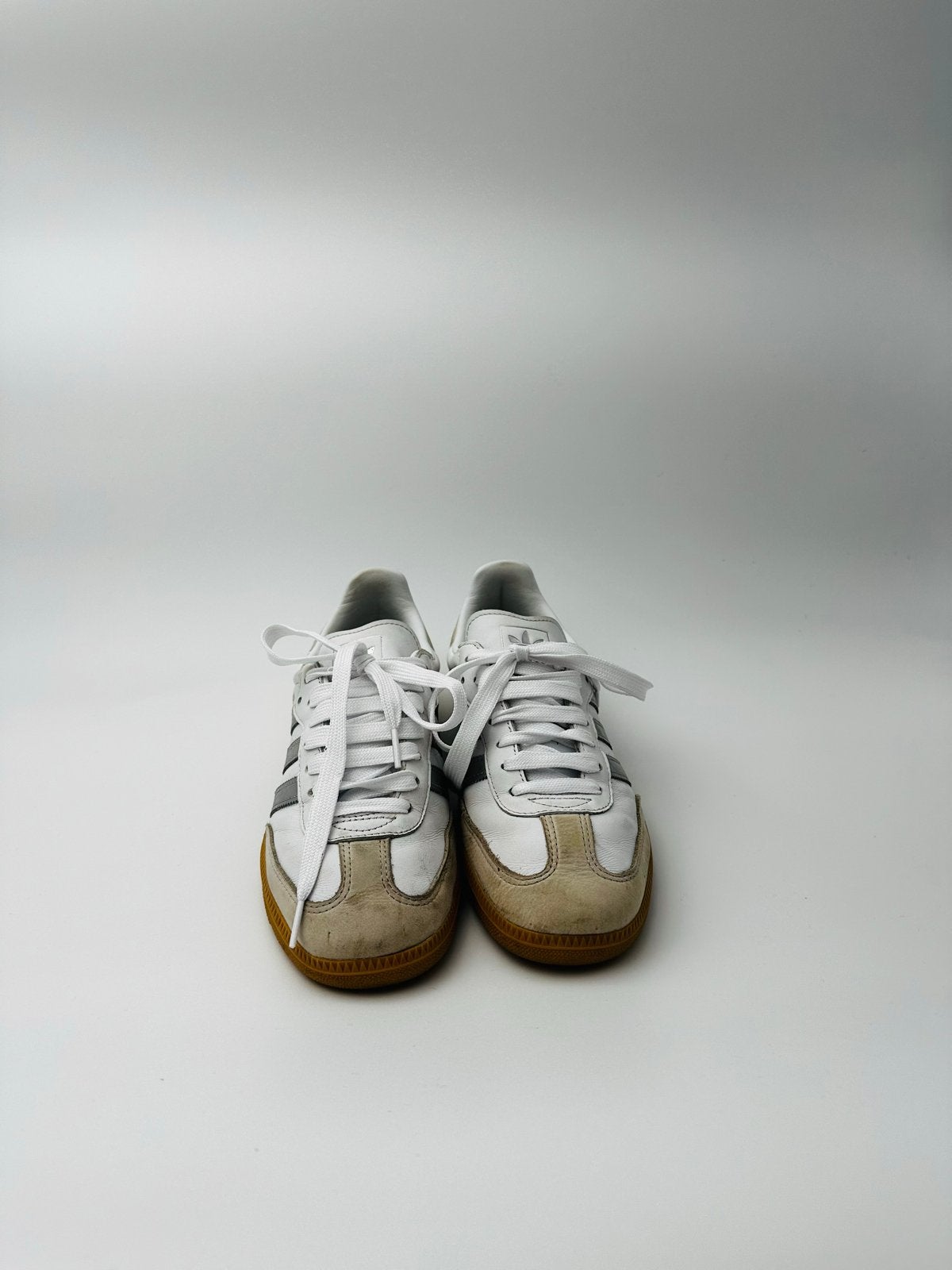 Adidas Samba leer - Wit/zilver - Maat 40 2/3, Wit, Ophalen of Verzenden, Sneakers of Gympen, Gedragen