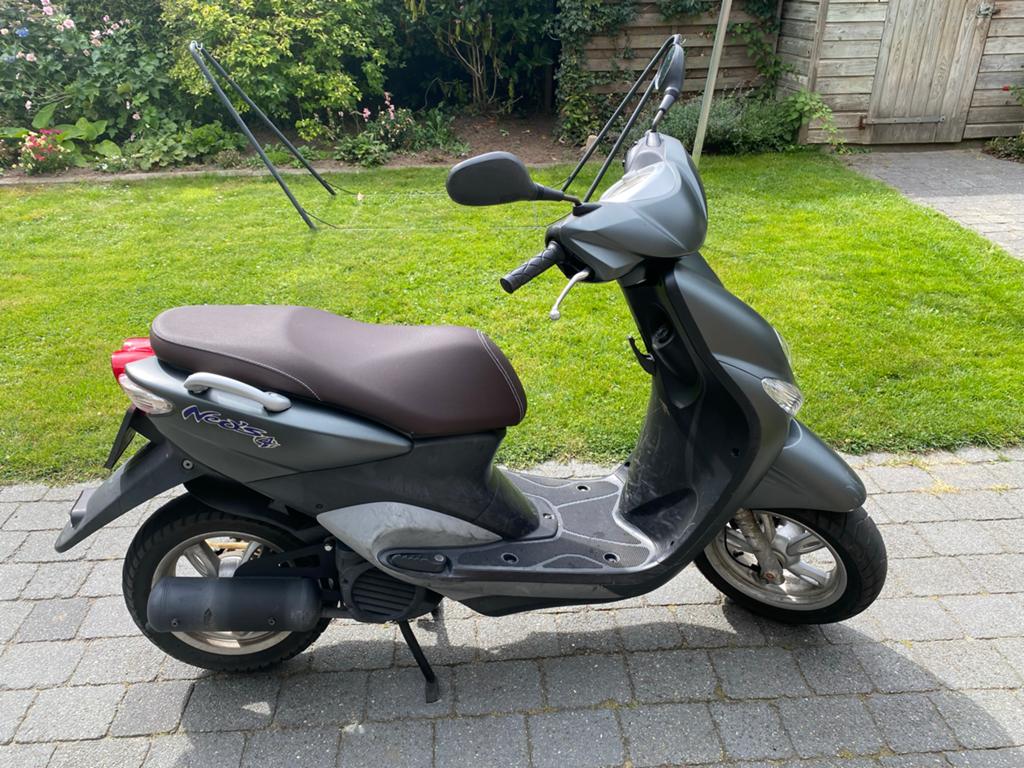 Yamaha Neos 4-takt projectscooter (loopt niet), Fietsen en Brommers, Scooters | Yamaha, Ophalen, Zo goed als nieuw, Benzine, Neo's