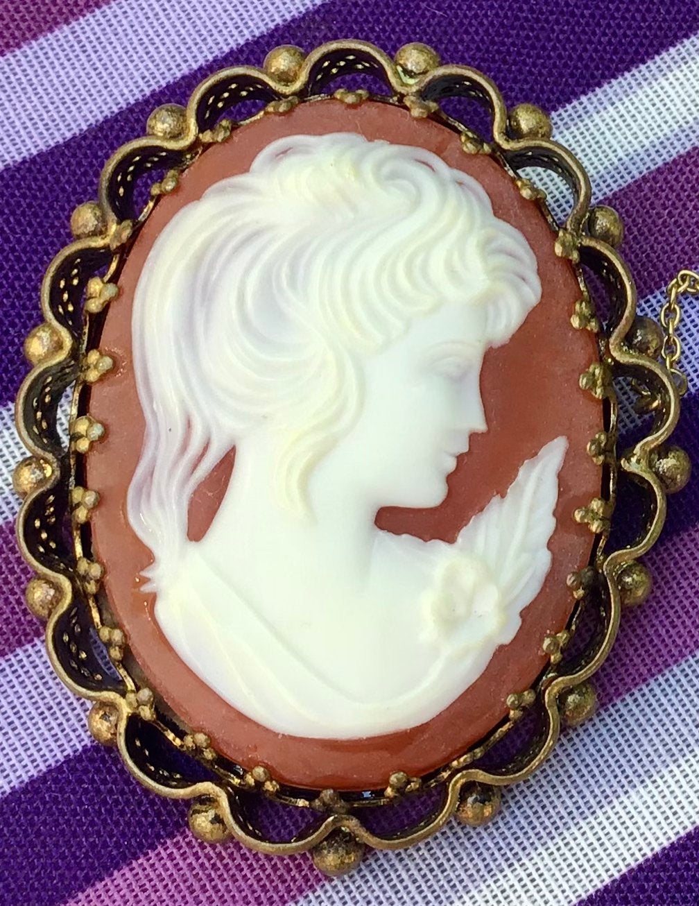 Vintage Camee Broche met Vrouwenprofiel, Ophalen of Verzenden, Overige materialen, Broche, Verguld