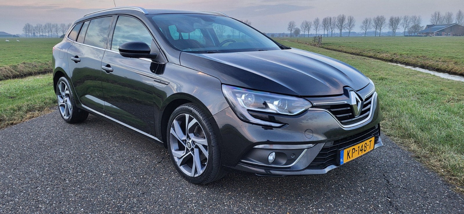 Renault Mégane 1.2 Energy TCe 130pk 2016 Navi Trekhaak, Auto's, Voorwielaandrijving, Euro 5, Stof, 4 cilinders
