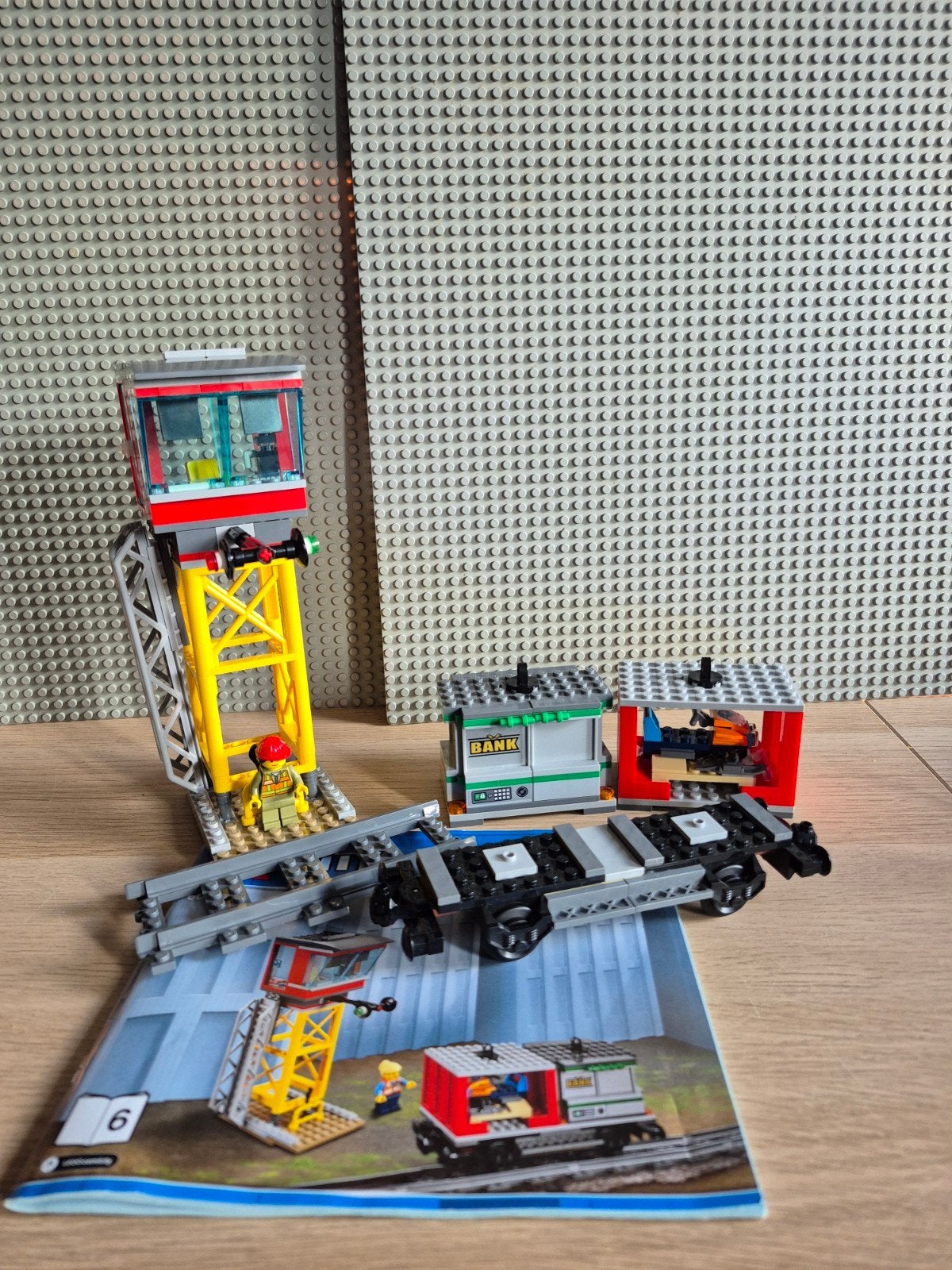 Lego City 60198 Seinhuis en Wagon met Containers, Lego, Ophalen of Verzenden, Complete set, Inclusief instructies