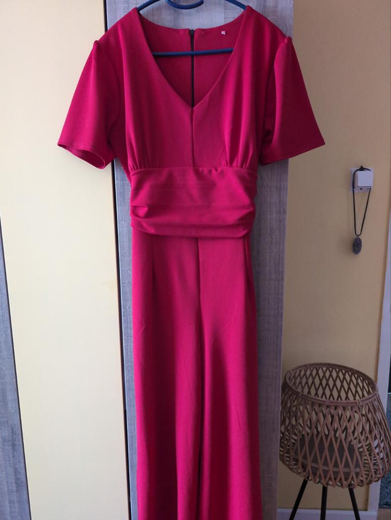 Mooie rode jumpsuit, Kleding | Dames, Jumpsuits, Ophalen of Verzenden, Zo goed als nieuw, Maat 38/40 (M), Rood