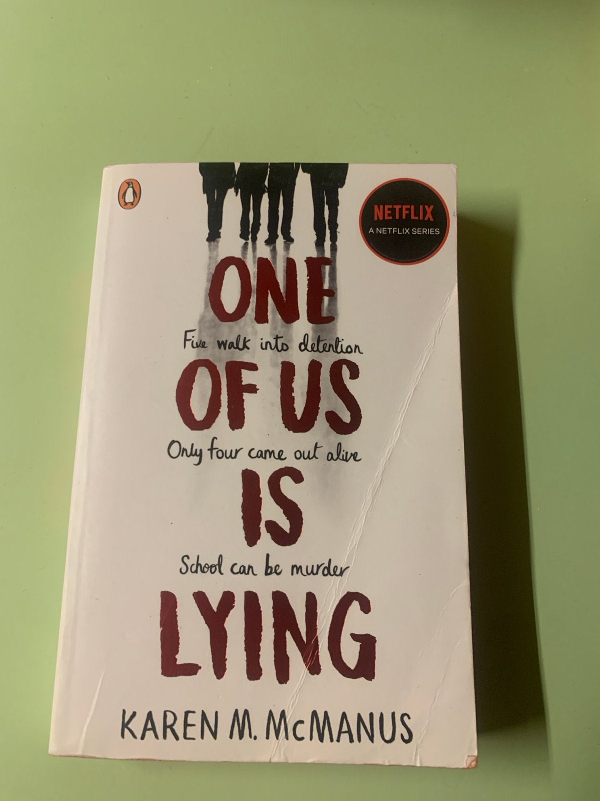 One of Us Is Lying - Karen M. McManus (Engels), Ophalen of Verzenden, Zo goed als nieuw, Wereld overig