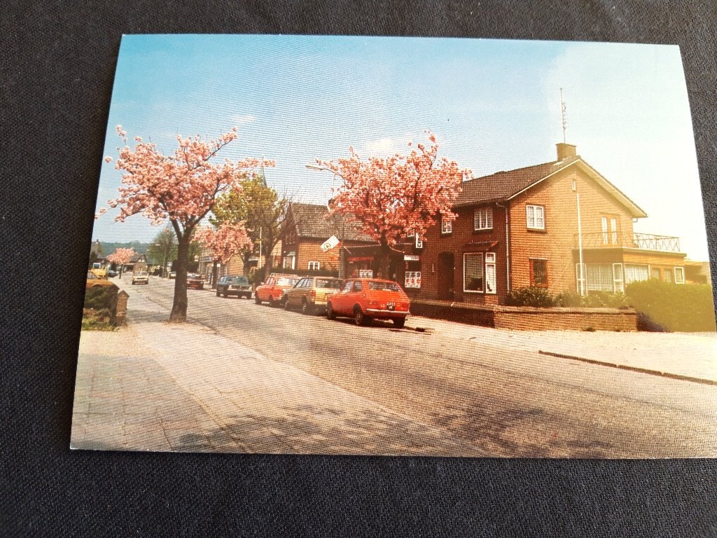 fotokaart Driel Kerkstraat jaren 70 - Fiat 127, Skoda , 100A, Ophalen of Verzenden, 1960 tot 1980, Ongelopen, Gelderland