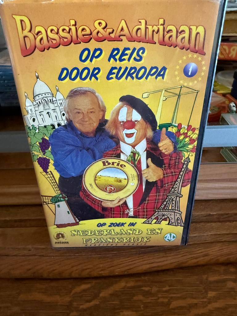 Bassie & Adriaan Op Reis Door Europa Deel 1 VHS, Alle leeftijden, Ophalen of Verzenden, Zo goed als nieuw, Overige typen
