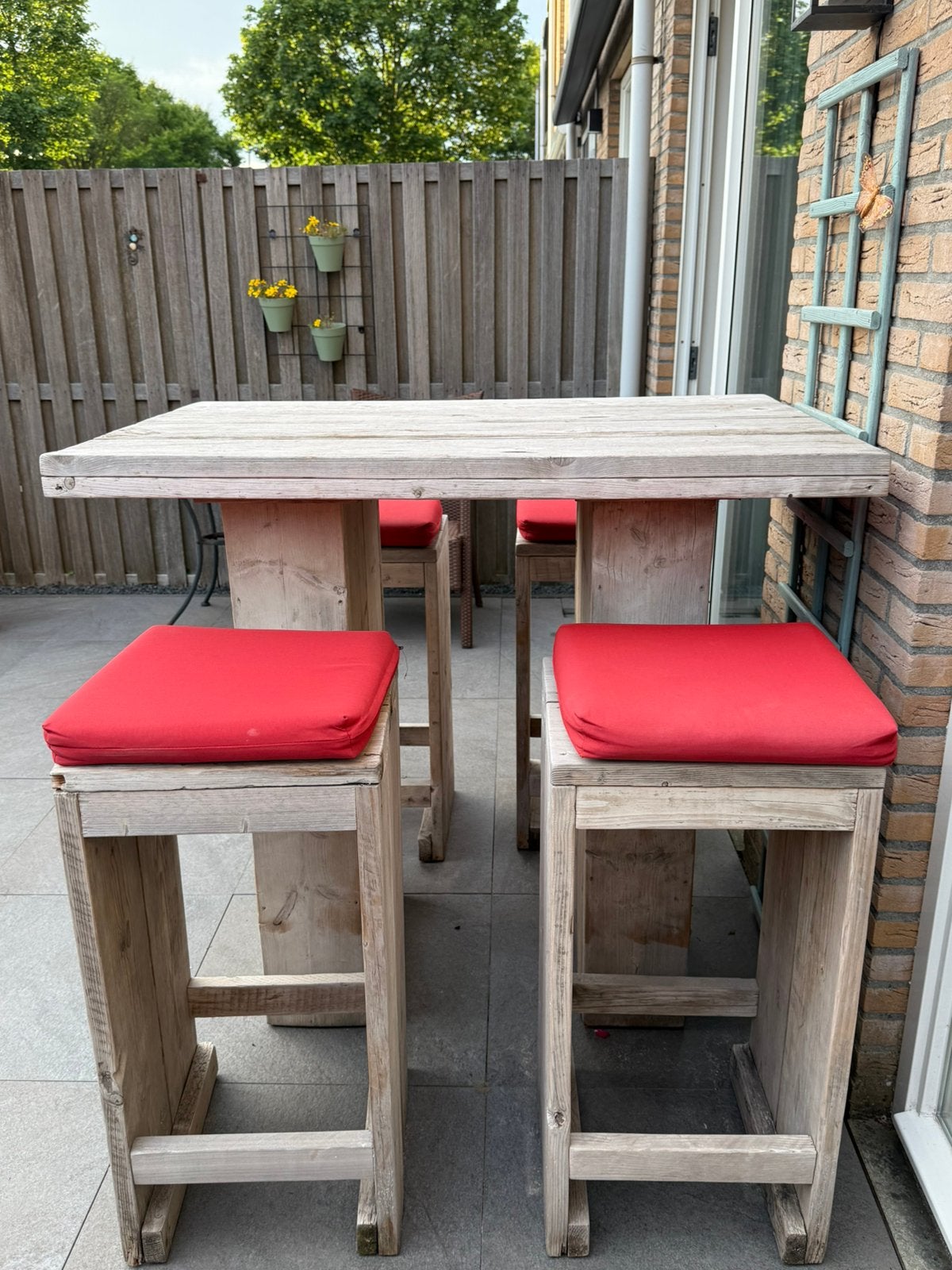 Bartafel met 4 krukken steigerhout, Ophalen of Verzenden, Zo goed als nieuw