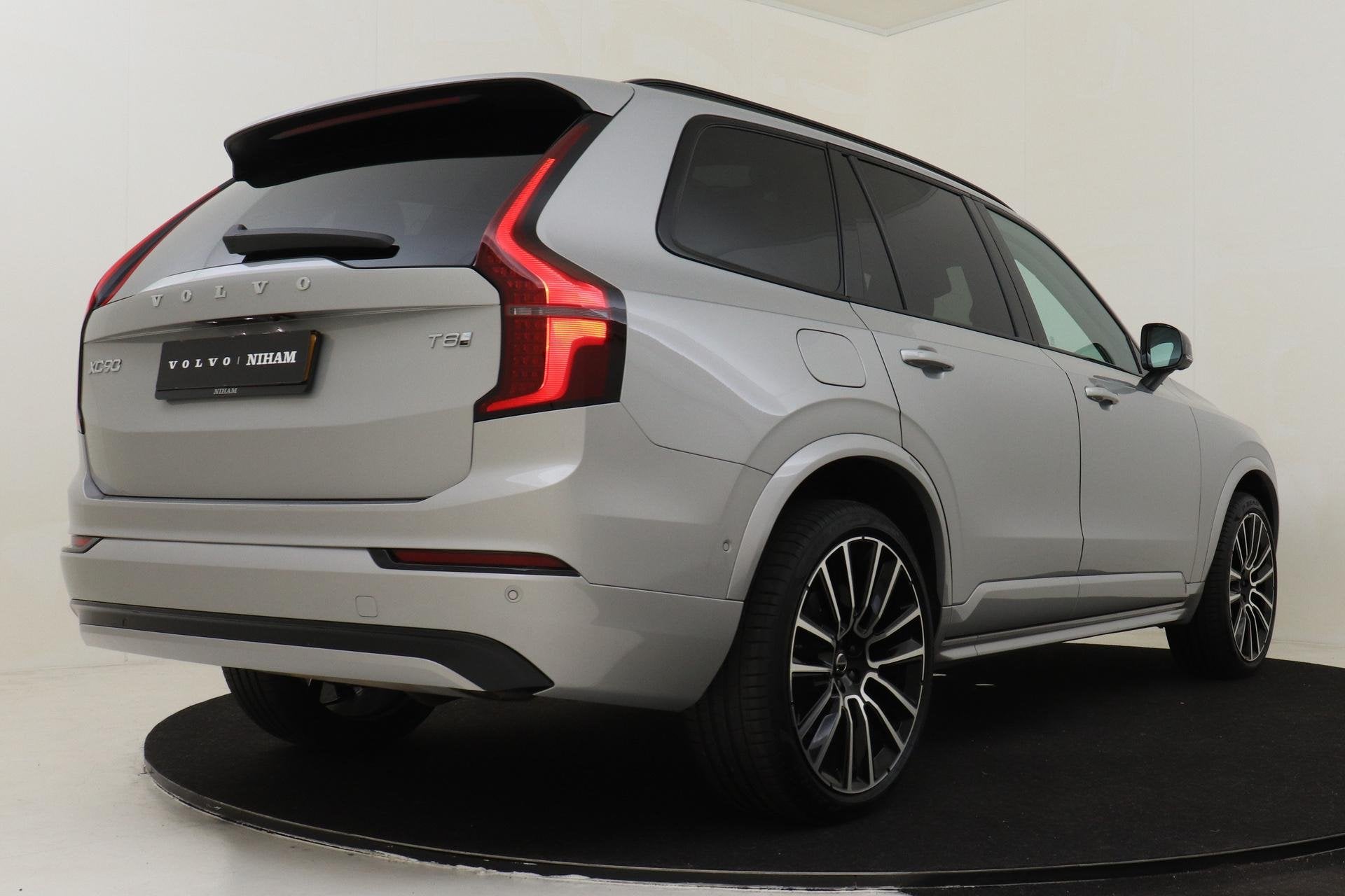 Volvo XC90 II T8 PLUG-IN HYBRID AWD PLUS DARK -PANO.DAK|HARM, 12 maanden, Euro 6, 4 cilinders, Plug-in hybride