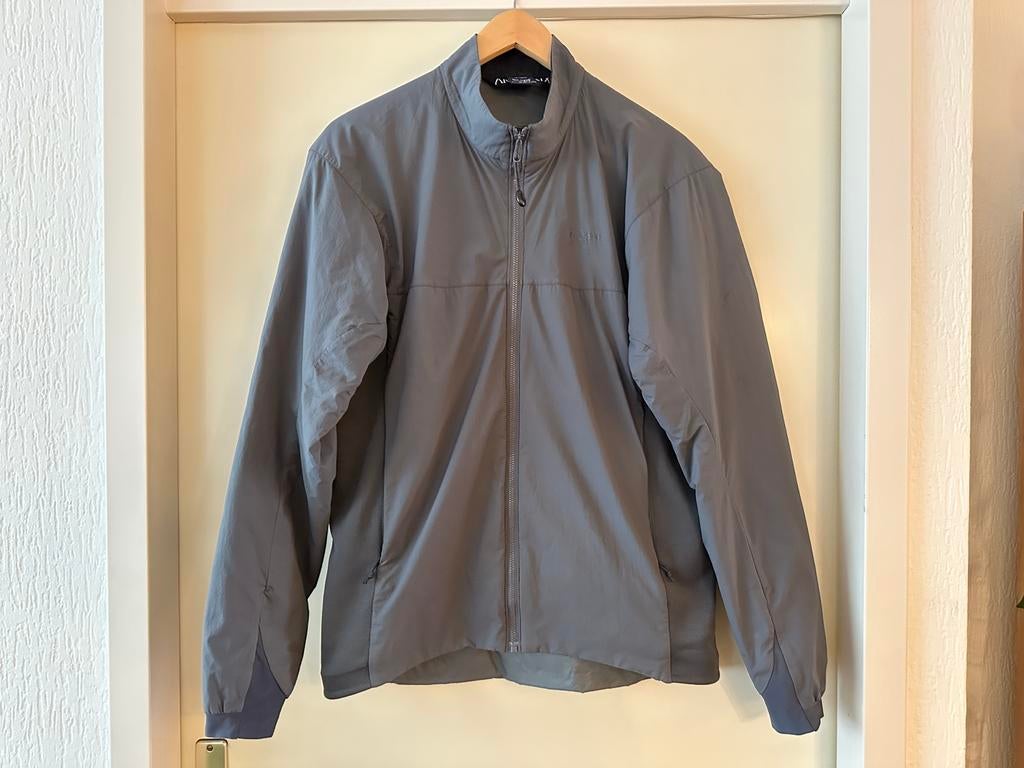 Arc’teryx LEAF Atom (M, Grijs) DSI, Ophalen, Gedragen, Grijs