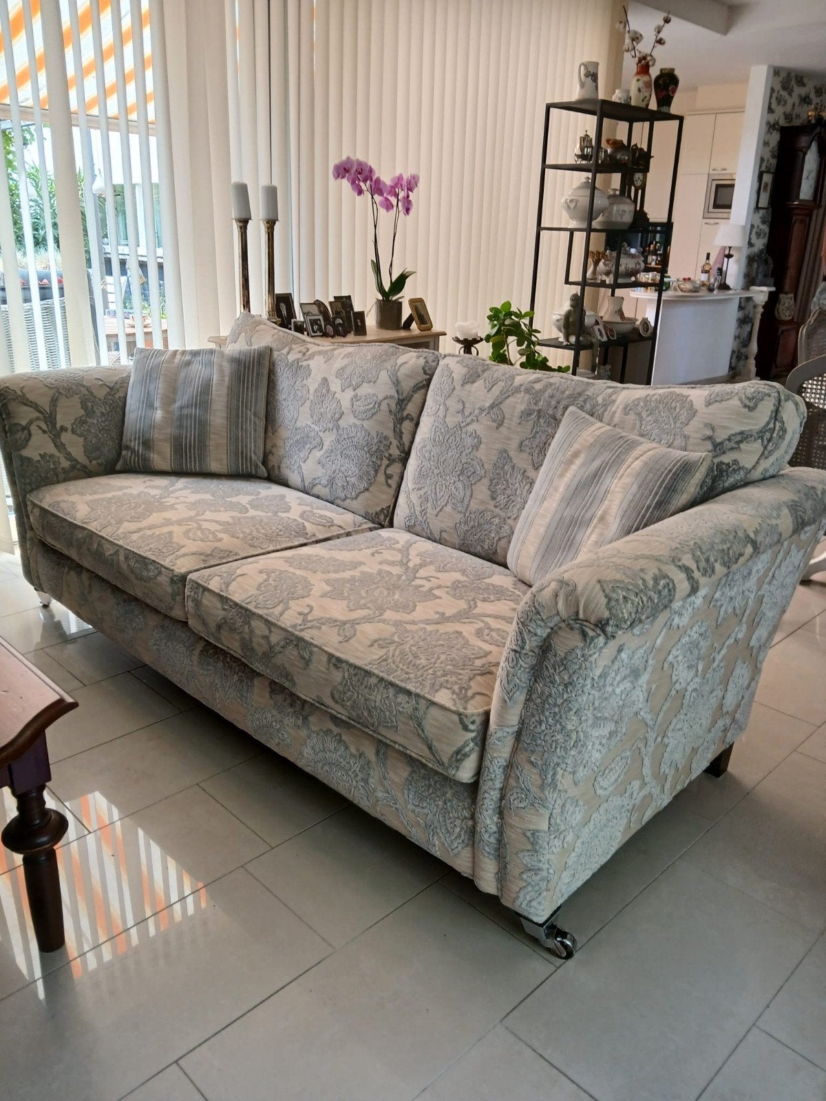 Engelse bank, roomwit/grijsblauw - 220 cm breed, Huis en Inrichting, Banken | Sofa's en Chaises Longues, Gebruikt, 100 tot 125 cm