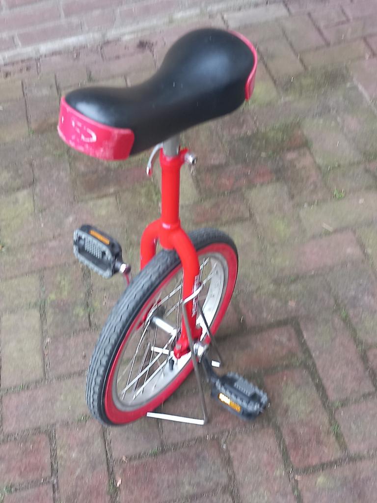 Rode eenwieler voor kinderen, Ophalen, Gebruikt