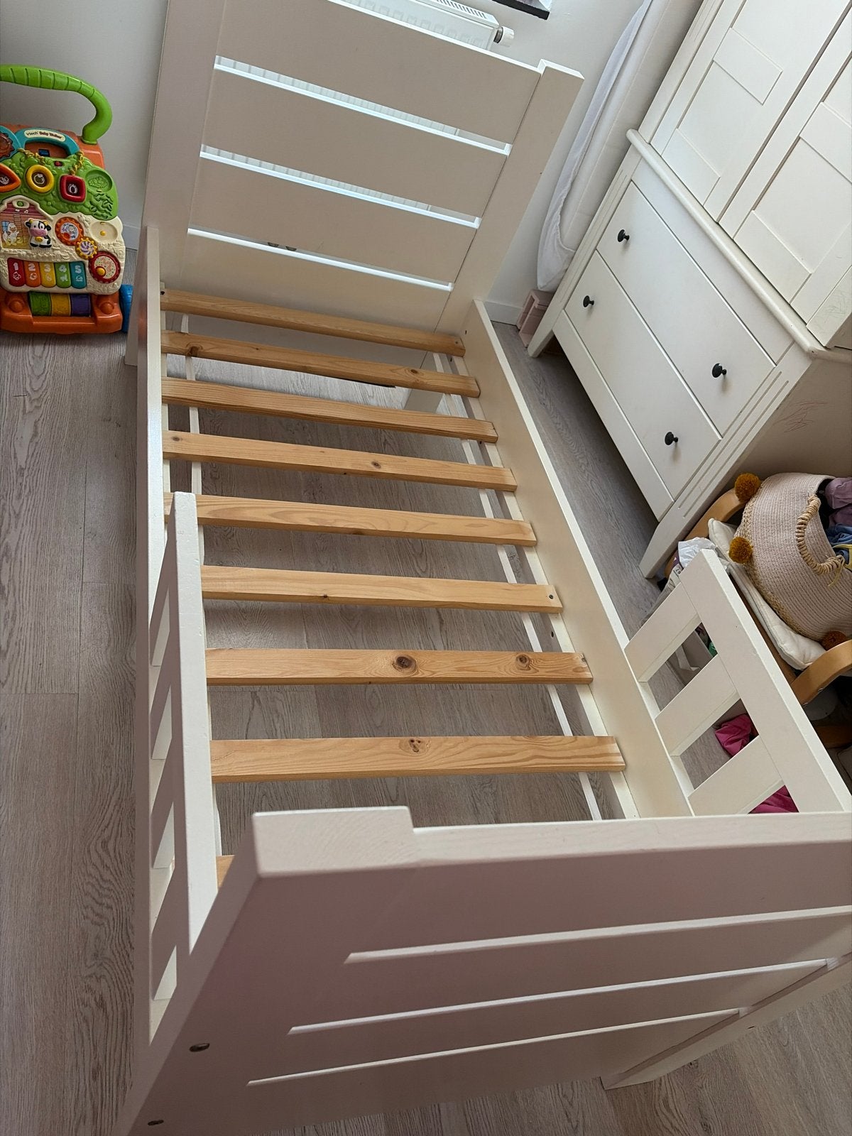 Wit houten kinderbed / peuterbed met lattenbodem, Ophalen, Gebruikt, 70 tot 85 cm, Lattenbodem