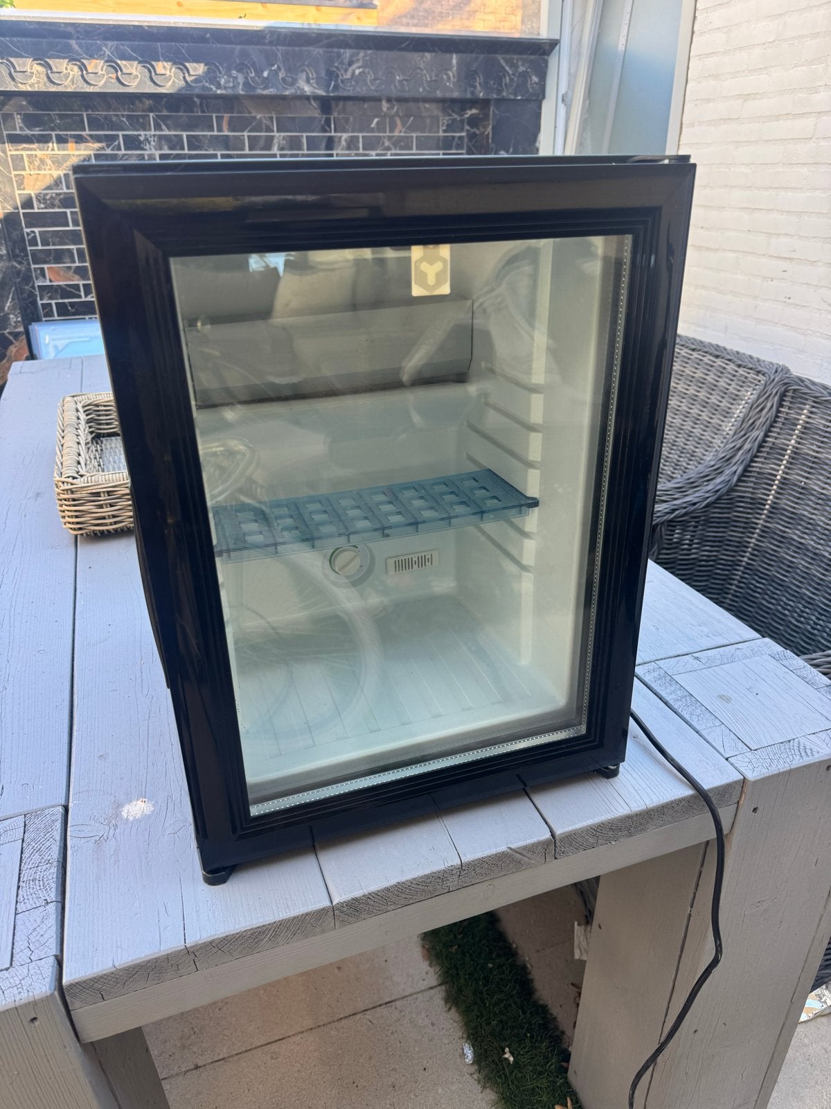 Compacte minibar koelkast met glazen deur ook gewoon duur, Ophalen of Verzenden, Minder dan 75 liter, Zonder vriesvak, Gebruikt