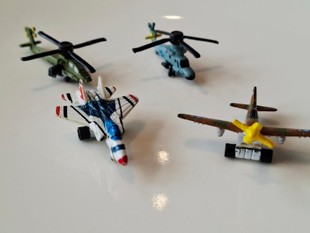 Micro Machines 4 mini speelgoedvliegtuigen en helikopters, Ophalen of Verzenden, Gebruikt