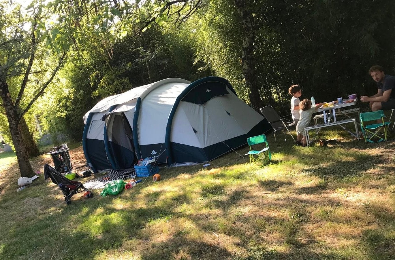 Opblaasbare Decathlon Fresh & Black 6.3 familietent + pomp, Ophalen of Verzenden, Gebruikt, Tot en met 6