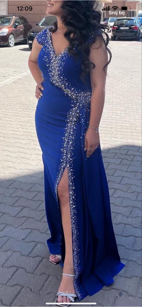 Prachtige kobaltblauwe galajurk met split en steentjes, Kleding | Dames, Maat 38/40 (M), Galajurk, Blauw, Ophalen of Verzenden