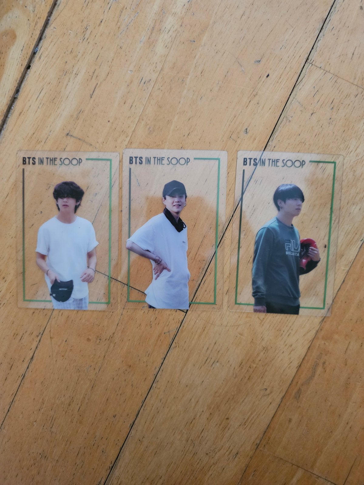 BTS Limited Edition In the Soop 2020 Photocards V, JK, Suga, Verzamelen, Muziek, Artiesten en Beroemdheden, Verzenden, Zo goed als nieuw