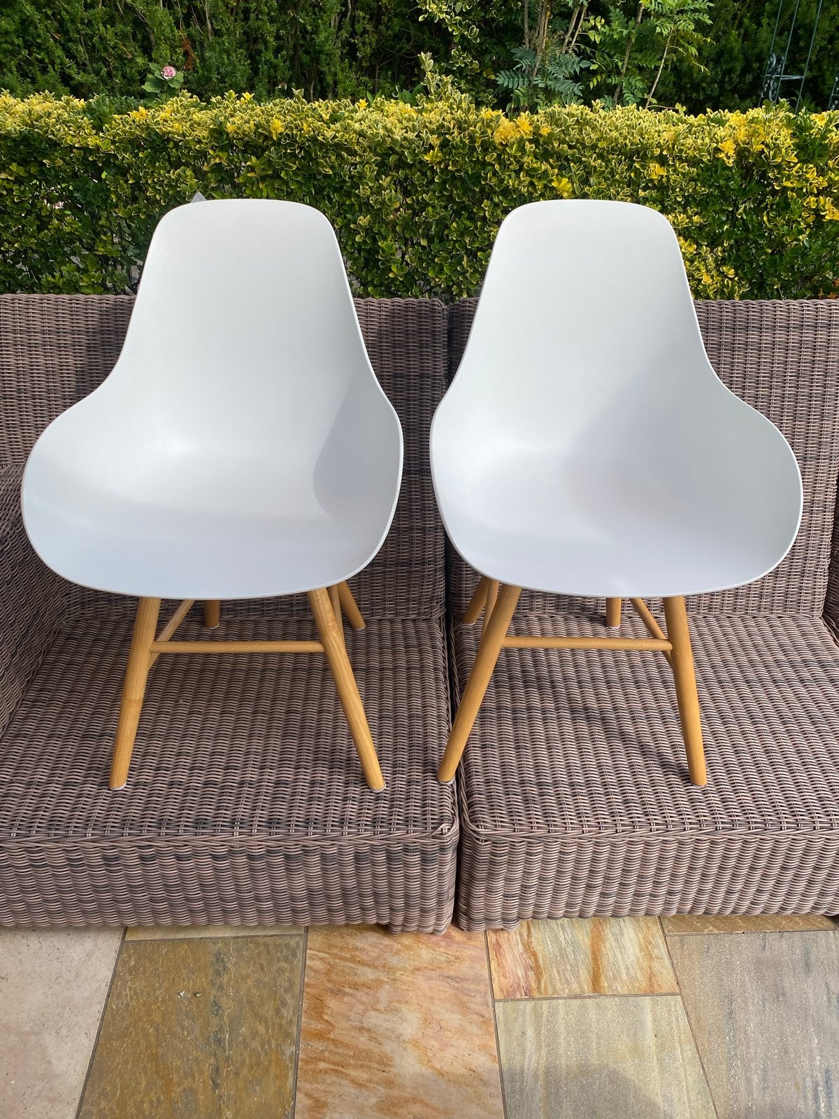 Kubikoff Italy Dimple stoel - Wit kunststof met beukenhout, Huis en Inrichting, Ophalen, Kunststof, Twee, Wit