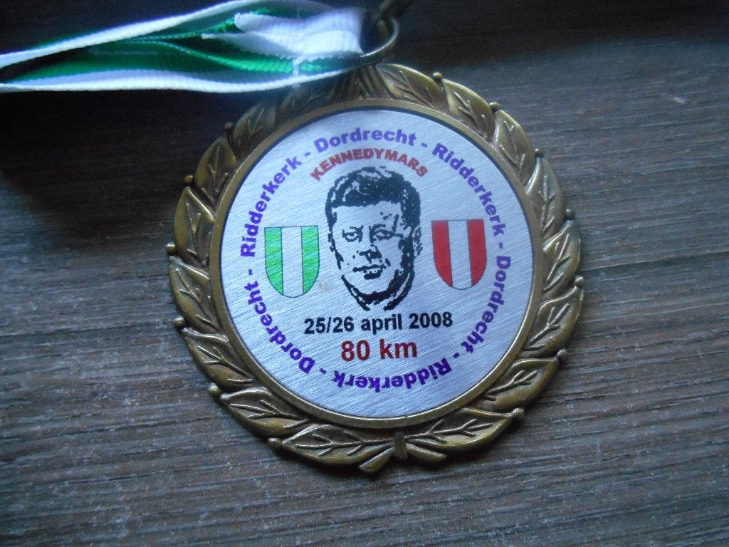 Medaille Kennedymars 80 km Dordrecht - Ridderkerk, Ophalen of Verzenden, Overige materialen, Nederland