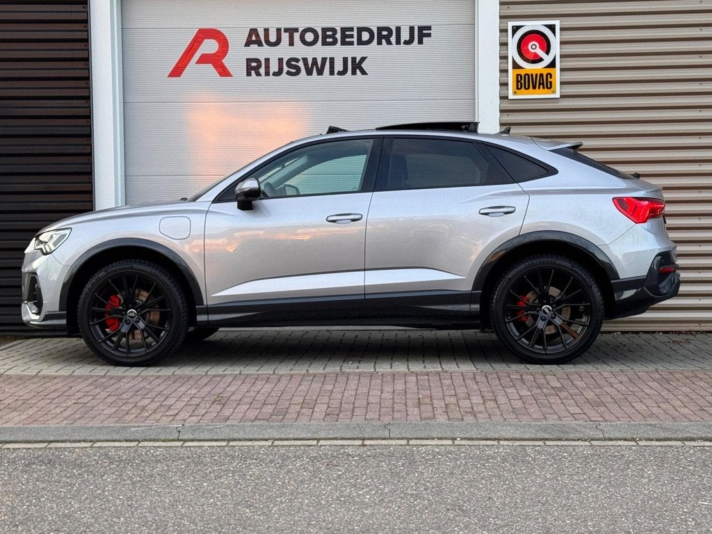 Audi Q3 Sportback 45 TFSI e S Edition Pano/Sfeer/360/Matrix, 12 maanden, Gebruikt, Euro 6, Leder en Stof