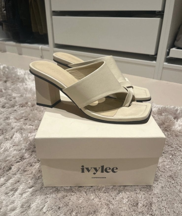 Ivylee copenhagen pumps sandalen ecru maat 39, Ophalen of Verzenden, Zo goed als nieuw, Beige, Sandalen of Muiltjes