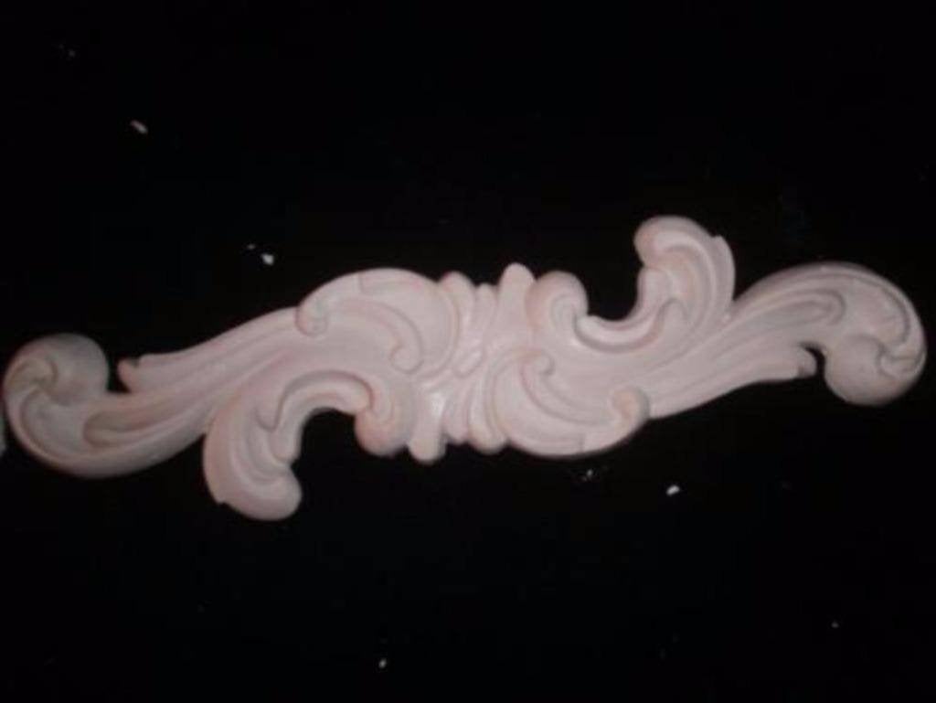 Nr6 ) ornamentje is 26cm lang en 6cm breed materiaal is gips, Antiek en Kunst, Curiosa en Brocante, Ophalen of Verzenden