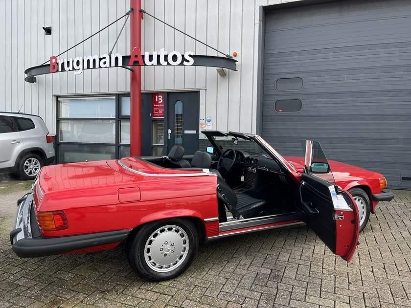 Mercedes-Benz SL-klasse 560 SL, Auto's, Mercedes-Benz, Achterwielaandrijving, Gebruikt, 8 cilinders, Overige carrosserieën