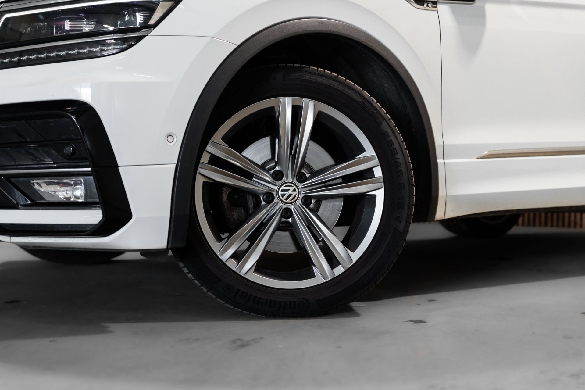 Volkswagen Tiguan 2.0 TSI 4Motion R-Line DSG PANO LED CAMERA, Automaat, Dealer onderhouden, Gebruikt, 1984 cc