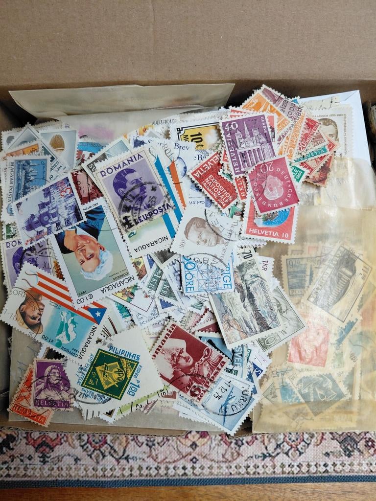 Postzegels wereld 520 gram, Postzegels en Munten, Postzegels | Volle albums en Verzamelingen, Ophalen of Verzenden, Buitenland